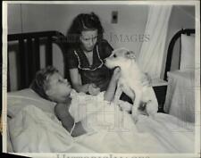 1939 Press Photo Lee Cramer and his mother Mrs. Hazel French with Butchie picture
