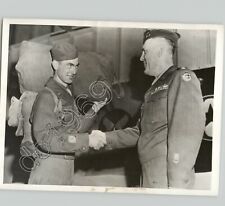 CORP ALMON CONGER, “The Millionth GI,” & MAJ GEN PAUL DAADE 1945 Press Photo picture