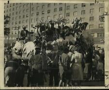 1965 Press Photo High up aboard his float, Santa Claus waves to the crowds. picture