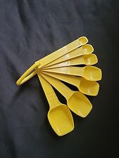 VINTAGE TUPPERWARE MEASURING SPOONS YELLOW SET - 7 Spoons picture