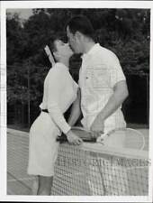 1958 Press Photo Opera star Patrice Munsel gives husband Robert Shuler a kiss picture