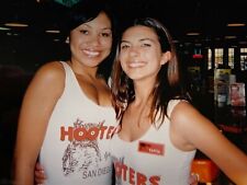 (Kb) FOUND PHOTO Photograph Snapshot 4x6 Beautiful Hot Hooters Women Vegas picture
