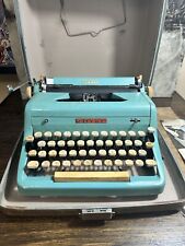Vintage 1950’s Royal Quiet De Luxe Deluxe Typewriter Teal W/Case VTG 50’s picture