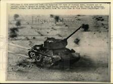 1967 Press Photo An Egyptian tank sits in the desert at Rafah, Gaza Strip picture