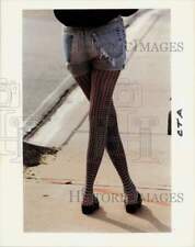 1992 Press Photo Woman wears tights under shorts - afa38974 picture