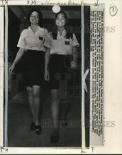 1970 Press Photo US Customs agents Doris Mather & Shirley Serena in California picture