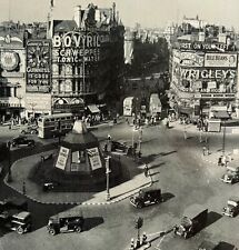 Piccadilly Circus Wrigley's 1943 Tipperary Literary England Photo Print DWW5A picture