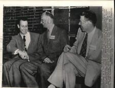 1954 Press Photo Jerry Pacht & Ralph Richardson congratulate James Roosevelt, CA picture