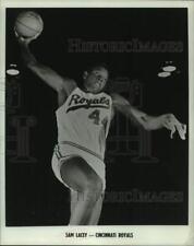 1972 Press Photo Basketball player Sam Lacey of Cincinnati Royals goes for jam picture