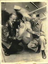 1935 Press Photo Pilots James Prosser and Gilbert Stoll check flight plan picture