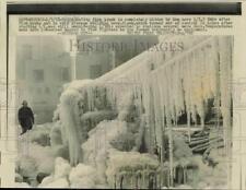 1958 Press Photo Ice covered fire truck at cold storage building fire, Illinois picture