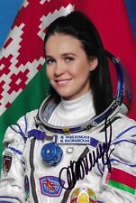 Official Photo Portrait 4 x 6 signed Belarusian Cosmonaut Vasileuskaya Soyuz-25 picture