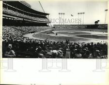 1978 Press Photo 42,376 Milwaukee Brewers fans watch game at the County Stadium picture