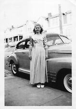 YOUNG GIRL 40's 50's Found Photograph BLACK AND WHITE Original VINTAGE 210 45 B picture
