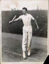 1937 Press Photo Don Budge playing tennis at Surf Club in Miami Beach, Florida picture