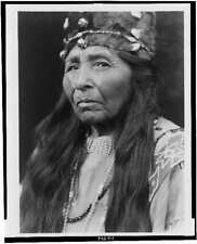Klamath woman,elderly Indian,c1923,Oregon,OR,Edward S Curtis,Photographer picture