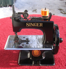 Vintage Singer Mfg Black Metal 7 Spoke Hand Crank Toy Sewing Machine Model 20?~a picture