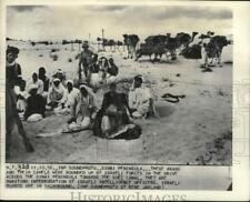 1956 Press Photo Israeli soldiers detain Arabs on Sinai Peninsula, Egypt picture