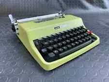 OLIVETTI LETTERA 32 TYPEWRITER. GREEN. PICA. ITALIAN LAYOUT. 1970s picture