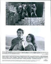 Photo Actor Bruce Campbell Embeth Davidtz Army Of Darkness Confront Evil 8X10 picture