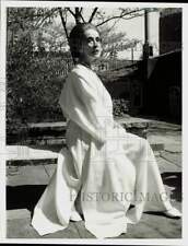 1975 Press Photo Martha Graham sits in the patio of her New York Dance Company picture