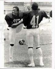 1984 Press Photo Mike Mitchell & Teammate at Houston Gamblers Football Practice picture