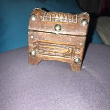 HANDMADE LITTLE WOODEN BOX W/ LATCH BEAUTIFUL DETAIL VINTAGE picture