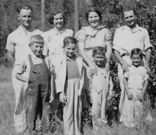 6T Photograph 1937 Group Family Portrait Men Women Boys Kids  picture