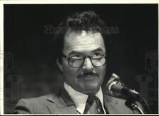 1983 Press Photo Burt Reynolds Addresses American Theatre Association Convention picture