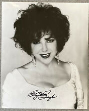 Hollywood Legend Elizabeth Taylor Signed 8x10 B&W Photo - RARE picture