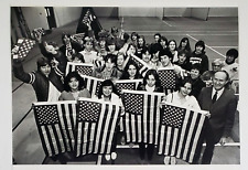 1980s Seattle WA Juanita High Foreign Students American Flag VTG Press Photo picture