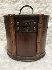 Wooden Vintage Look Box/Purse/Container/Gift Box/Clean picture