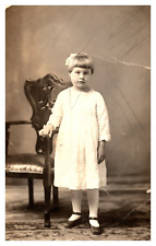 Vintage 1900's postcard of Victorian girl picture