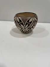 Native American Acoma Pottery signed by Artist Rose Chino 3 1/2