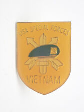 USA Special Forces Green Beret Vietnam Vintage Lapel Pin picture