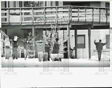1988 Press Photo Suspect and apartment occupants surrender to police, Anchorage picture
