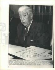 1964 Press Photo Texas Comptroller Robert Calvert reports revenue surplus picture