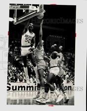 1984 Press Photo Houston Rockets Basketball Player Ralph Sampson Shoots Layup picture