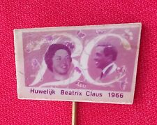 Huwelijk Beatrix Claus 1966 Vintage Advertising Pin Badge Netherland Holland picture