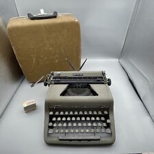 1951 Royal Quiet De Luxe Typewriter with Case - Works Great picture