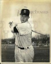 1966 Press Photo Syracuse University baseball outfielder Dave Rounds swings bat picture
