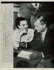 1960 Press Photo Joseph Cotton and Patricia Medina obtain license in California picture