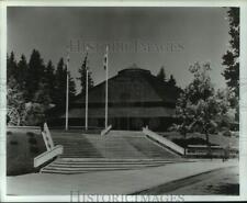 Press Photo Pyramid roof building with 3 flag poles & stairs, Portland, Oregon picture
