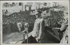 1947 Press Photo General Francisco Franco addresses crowd in Utiel, Spain picture