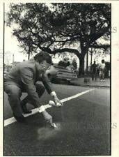 1984 Press Photo The mayor paints the street green for Saint Patrick's Day picture