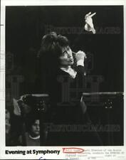 1977 Press Photo Seiji Ozawa conducts 