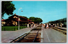 Vintage Postcard NM Clovis Santa Fe Railway Station Tracks People -1887 picture