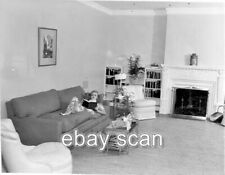 CAROLE LANDIS CANDID  AT HOME  8X10 PHOTO 235 picture