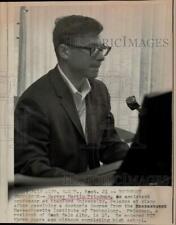 1967 Press Photo Professor Harvey Friedman plays piano at Palo Alto, California picture