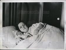 1935 Press Photo Mrs Bernice Shamsow Longview Wash 3ft 5 in tall & normal baby picture